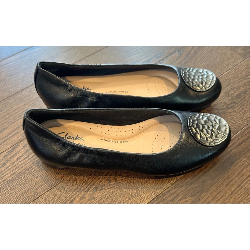 Clarks Collection Loreleigh Black Leather Ballet Flats Comfort Silver Medallion